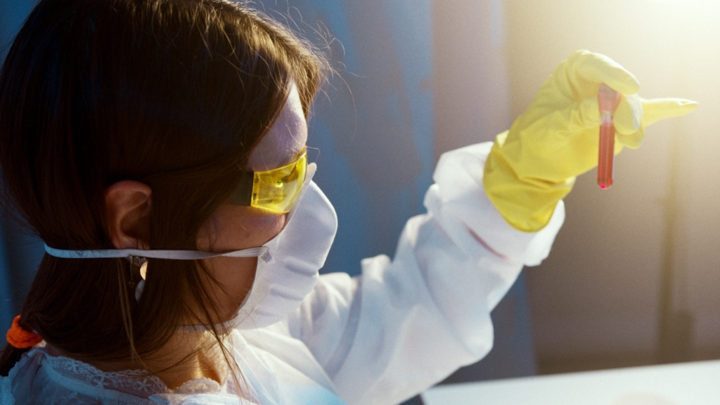 Alab phlebotomist conducting a test